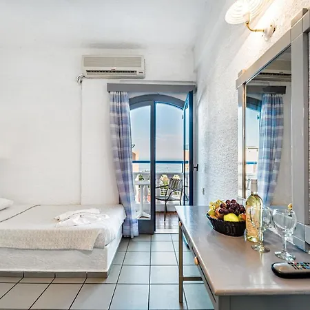 Iro Hotel 2*