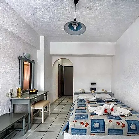 Iro Hotel 2*