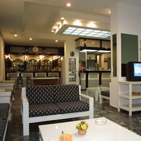 Iro Hotel 2*